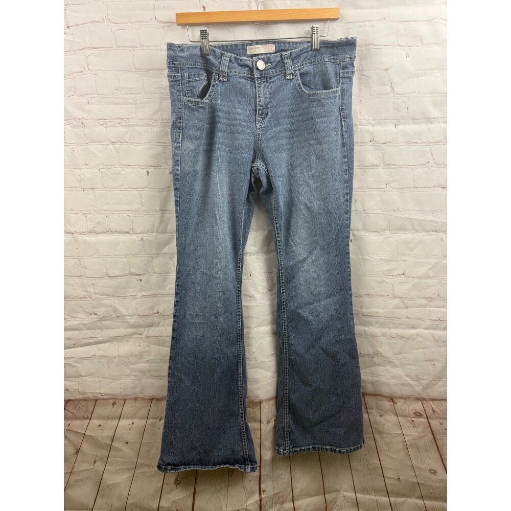 No Boundaries Bootcut Flare Jeans Juniors Size 17 Blue Western Distressed (READ)